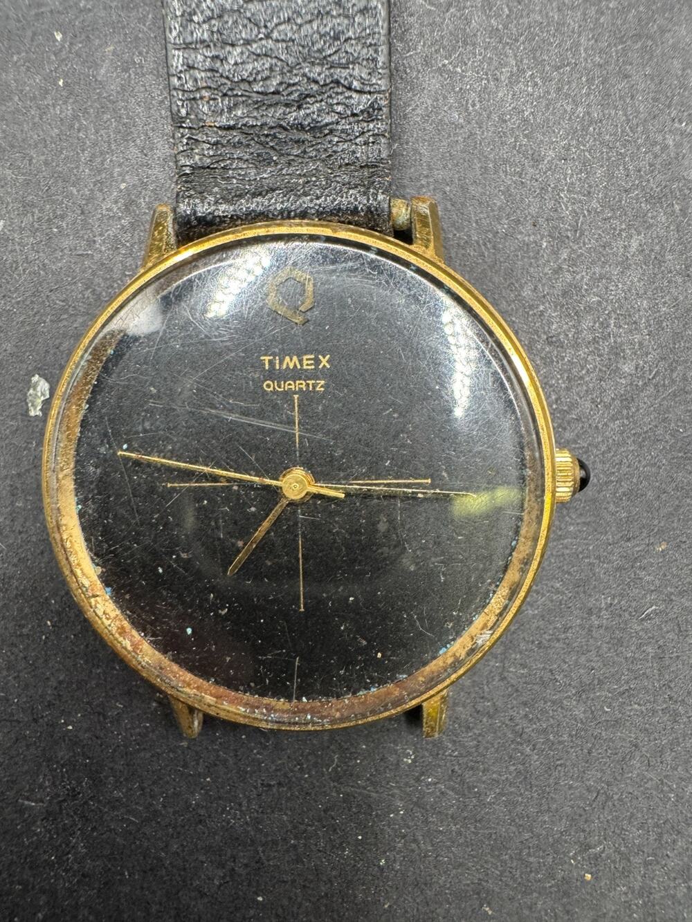 Vtg Timex Quartz 33mm 1980S Cal 126 Watch Gold Tone Black Dial Water Resistant